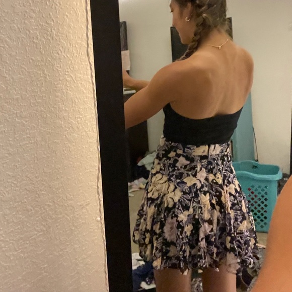 FREE PEOPLE MINI SKIRT - Picture 2 of 2